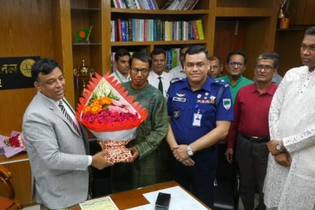 ঝিনাইদহ জেলা পরিষদের প্রশাসক হিসেবে দ্বায়িত্ব নিলেন এ্যাড. এম এ মজিদ