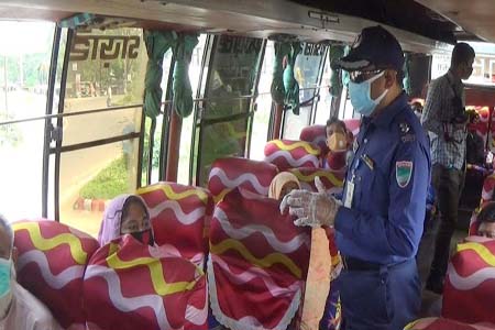 বাস চলাচলে পুলিশের তল্লাসী
