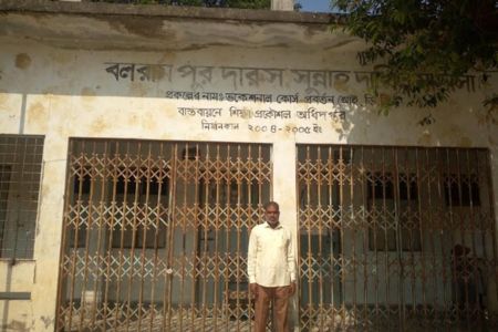 দুই মেয়ের মুখে খাবার তুলে দিতে ঋণের বোঝা,১৮ বছরেও মেলেনি বেতন-ভাতা: ধারদেনায় চলছে সংসার