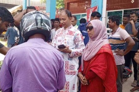 ঝিকরগাছায় তেলের লাইনে অনিয়মে জিরো টলারেন্স : ইউএনও’র কড়া অভিযান