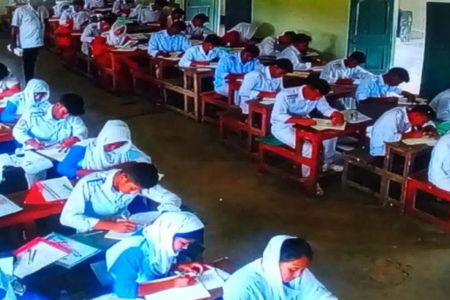 ঝিকরগাছায় এসএসসি পরীক্ষার প্রথম দিনে অনুপস্থিত ৫৫