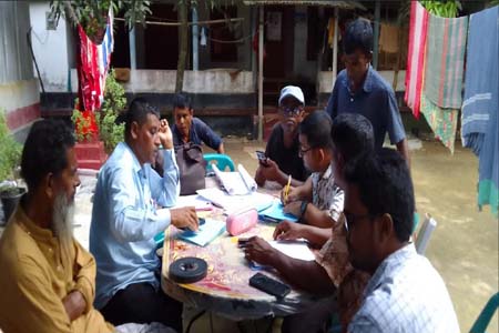 অবৈধভাবে বাউন্ডারী ভেঙ্গে সরকারী চাকুরী পরিবারের