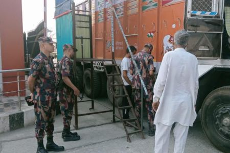 জ্বালানী তৈল পাচার রোধে যশোর সীমান্তে জনবল বৃদ্ধির পাশাপাশি তল্লাশী এবং টহল তৎপরতা জোরদার করেছে বিজিবি