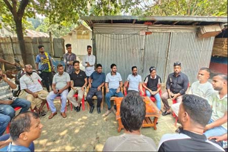 নেতাকে দেখতে