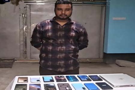 ঘরেই চলতো জুয়ার কারবার