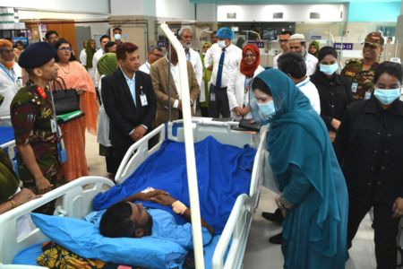 কুর্মিটোলা জেনারেল হাসপাতালে ৫০ শয্যার আইসিইউ বেড উদ্বোধন করলেন প্রধানমন্ত্রীর স্ত্রী ডা. জুবাইদা