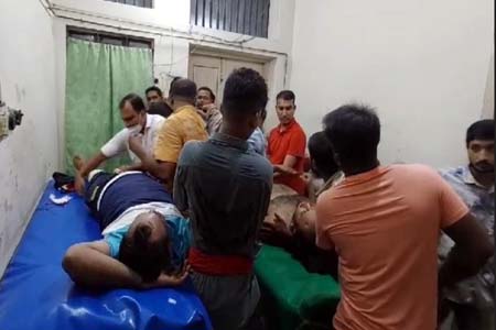 গৌরনদীতে যুবলীগের তিন নেতাকে কুপিয়ে গুরুতর জখম