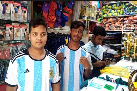 পতাকা ও জার্সি কেনার ধুম