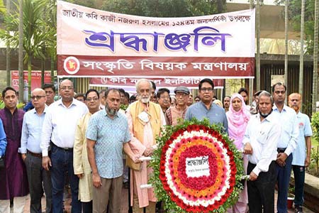 জাতীয় কবির সমাধিতে সংস্কৃতি বিষয়ক মন্ত্রণালয়ের শ্রদ্ধা নিবেদন