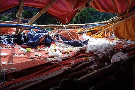 কবিরহাটে ঝড়ে লন্ডভন্ড দুর্গাপূজার মণ্ডপ