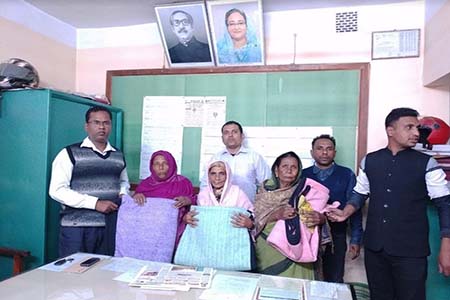 কালীগঞ্জে গ্রামীণ ব্যাংকের উদ্যোগে অসহায় হতদরিদ্রদের মাঝে কম্বল বিতরণ