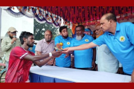 কালীগঞ্জে ৮ দলীয় মানু ঘোষ স্মৃতি ফুটবল টুর্ণামেন্টের শুভ উদ্বোধন 