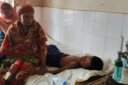 অপহরণের পর শিশুকে নির্যাতন, মৃত ভেবে কচুরিপানায় চাপা দিয়ে ফেলে যাওয়ার অভিযোগ