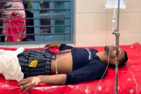 কালীগঞ্জে আত্নহত্যা করতে গিয়ে ট্রেনে কাটা পড়ে দু’ পা হারালেন যুবক