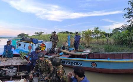 বালু উত্তোলনকারীদের বিরুদ্ধে অভিযান