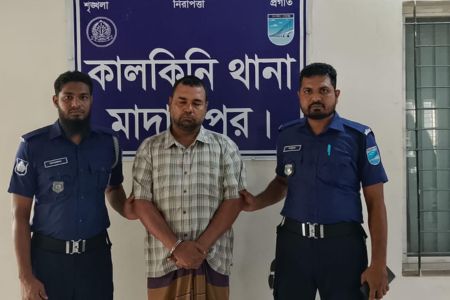 সৌদি প্রবাসীর বসতঘর পুড়িয়ে দেয়ার ঘটনার মামলার প্রধান আসামি গ্রেফতার