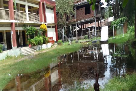 স্কুল মাঠে জলাবদ্ধতা, ব্যাহত হচ্ছে
