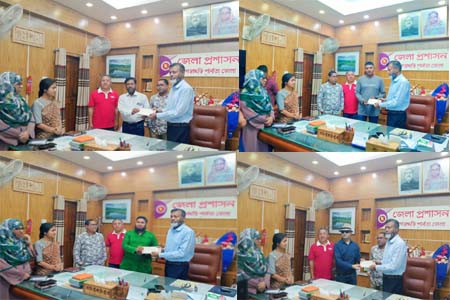 খাগড়াছড়িতে ৪ সাংবাদিকের হাতে কল্যাণ ট্রাস্টের সাড়ে তিন লক্ষ টাকার চেক হস্তান্তর করেন জেলা প্রশাসক