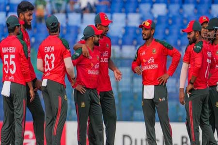 সরিয়ে নেওয়া হবে নাকি ভারতেই খেলতে হবে অথবা