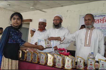 কৃতি শিক্ষার্থীদের সংবর্ধনা