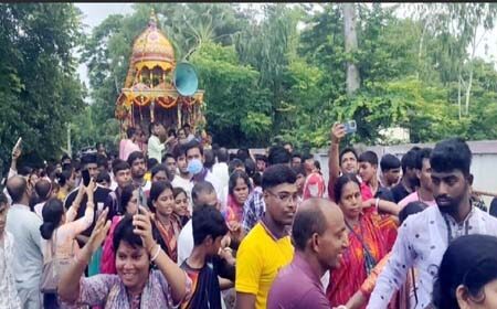 শোভাযাত্রায় রথযাত্রা