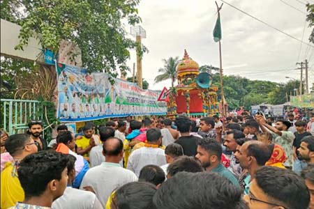 উল্টো রথযাত্রায় ভক্তদের ঢল