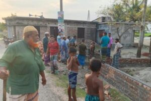 কয়রায় মাদ্রাসার ১২ লাখ টাকার কাজে অনিয়মের অভিযোগ, বন্ধের নির্দেশ