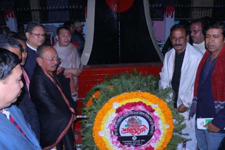 খাগড়াছড়ি কেন্দ্রীয় শহীদ মিনারে ভাষাশহীদের প্রতি পার্বত্য প্রতিমন্ত্রীর শ্রদ্ধা নিবেদন
