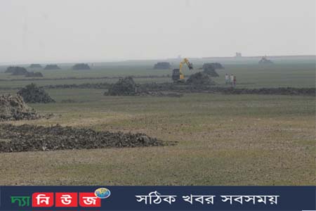 জমি দখলের অভিযোগ