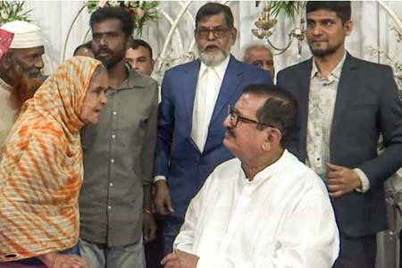 টিমওয়ার্কের মাধ্যমে কাজ