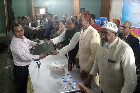 ল্যাপটপ বিতরণ