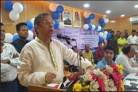 রাজনৈতিক দল অস্তিত্বের ভয়ে