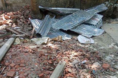 লক্ষ্মীপুরে জমি বিরোধকে কেন্দ্র করে ছাত্রলীগকর্মীর হামলা, ভাঙচুরের অভিযোগ