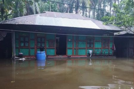 টানা বৃষ্টিতে জলাবদ্ধতা, পানিবন্দী দুই শতাধিক মানুষ