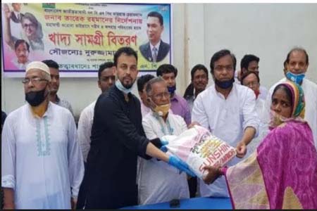 শার্শা করোনা ভাইরাসে গৃহবন্দী কর্মহীন অসহায় মানুষের পাশে যুবদল নেতা লিটন