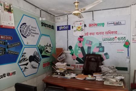 লক্ষ্মীপুরে ভয়াবহ লোডশেডিং, চরম ভোগান্তিতে এসএসসি পরীক্ষার্থীরা