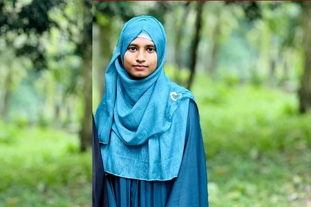 প্রেমের অভিনয়ে ফাঁদ, বুদ্ধিপ্রতিবন্ধী যুবকের কাছ থেকে বিধবা মায়ের গয়না নেওয়ার অভিযোগ