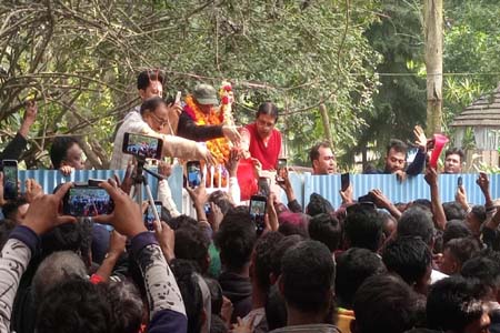 হাজারো মানুষের ভালোবাসায় সিক্ত হলেন লাবু চৌধুরী