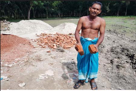 কলীগঞ্জে নিম্নমানের সামগ্রী দিয়ে চলছে স্কুল ভবনের নির্মান কাজ