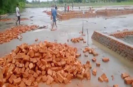 আশ্রয়ণের ঘরে নিন্মমানের মালা
