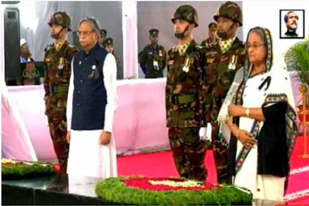 বঙ্গবন্ধুর প্রতিকৃতিতে পুষ্পস্তবক দিয়ে শ্রদ্ধা রাষ্ট্রপতি প্রধানমন্ত্রীর