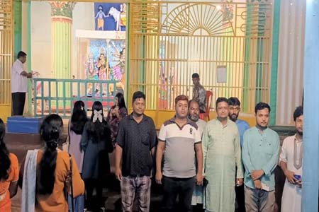বিভিন্ন মন্ডপ পরিদর্শন করেন গণআধিকার