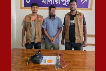 মাদারীপুরে ৩০ মামলার পলাতক আসামি গ্রেপ্তার