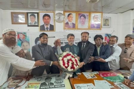 মাদারীপুরে এমপি জাহান্দার আলী জাহানকে রিপোর্টার্স ইউনিটির সংবর্ধনা