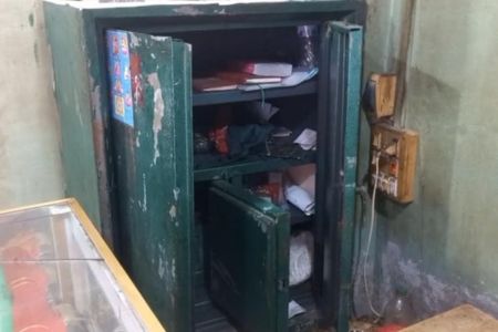 মাদারীপুরে ৬টি স্বর্ণের দোকানে দুর্ধর্ষ ডাকাতি 