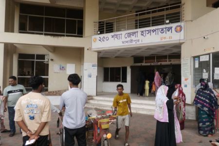 মাদারীপুরে ইটভাঙ্গা মেশিনের নিচে পড়ে শিশুর মৃত্যু