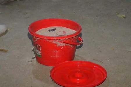 মাদারীপুরে ৫টি তাজা ককটেল বোমা উদ্ধার