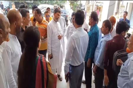 মাদারীপুর রেজিস্ট্রার অফিসে সংসদ সদস্যর অভিযান