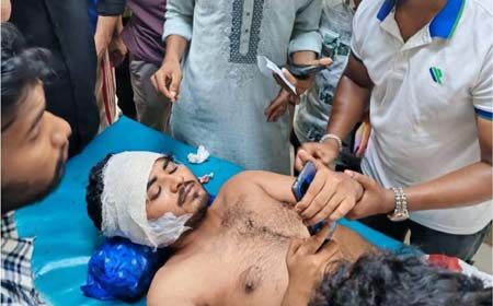 কুপিয়ে গুরুতর জখম