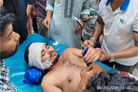 কুপিয়ে গুরুতর জখম